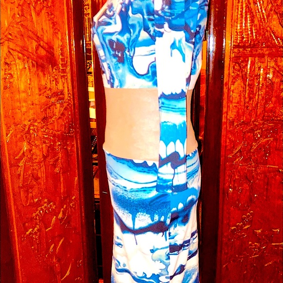 Beautiful Blue & white abstract design curve hugging dress. - Picture 11 of 11